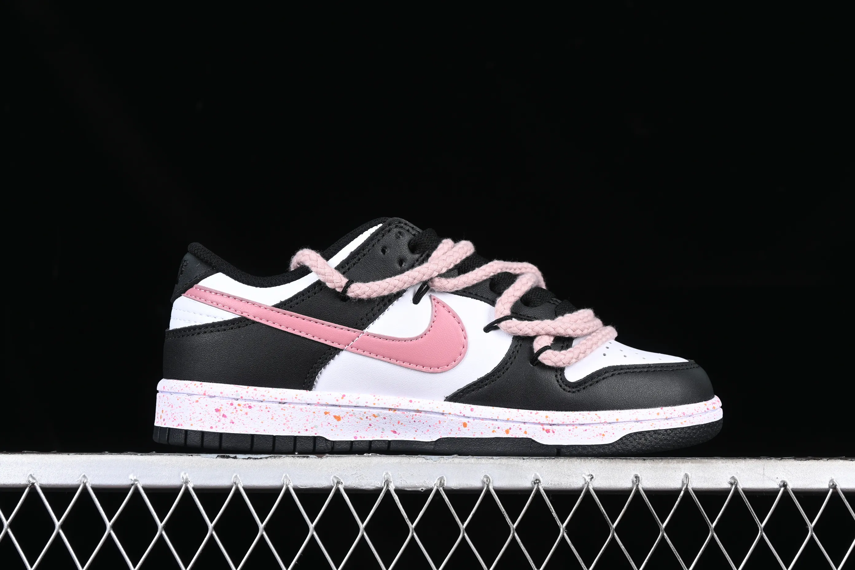 All Categories Nk SB Dunk Series Nk SB Dunk Low Low-top Sneakers Nk Dunk Low "Multi-Color Swoosh" Rose Heart Soft Mist Pink Cloth Patch SB Strap Low-top Casual Sneakers FD4623-131